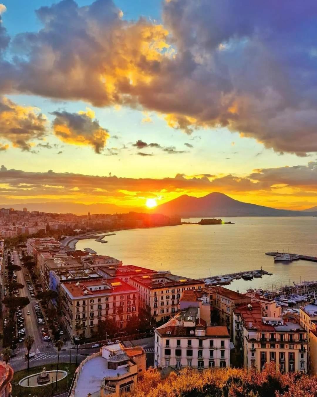 Naples Luxury Suites B&B エクステリア 写真