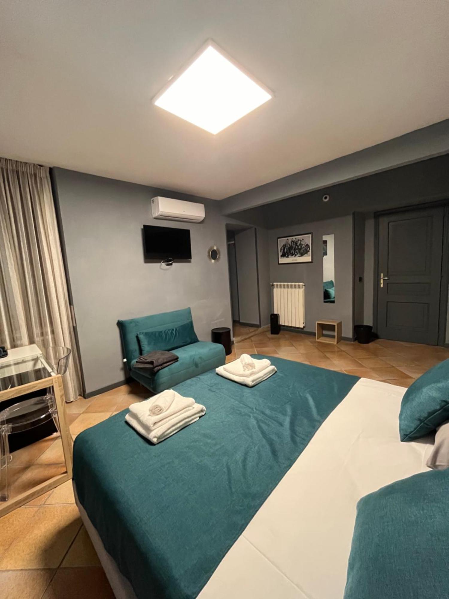 Naples Luxury Suites B&B エクステリア 写真